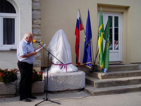 KNOBLEHARJEVO 2012 - Odkritje 3. likovne razstave sekcije KS Bučka - Ambrozzia ter odkritje kipa Martina Kebra 3